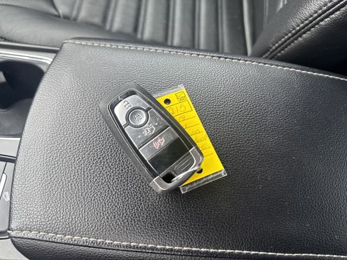 Used 2018 Ford Fusion SE image 26