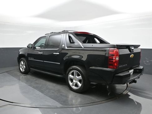 Used 2013 Chevrolet Avalanche LTZ image 5