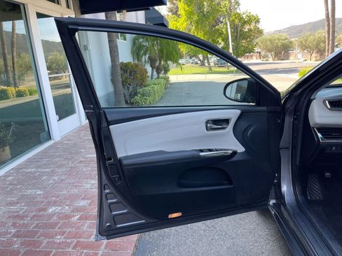 Used 2016 Toyota Avalon XLE FWD image 17