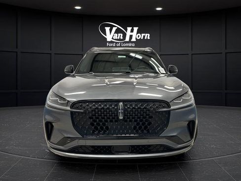 Used 2025 Lincoln Aviator Black Label w/ Jet Appearance Package AWD/4WD image 2