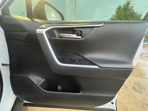 Used 2024 Toyota RAV4 XSE AWD/4WD image 32