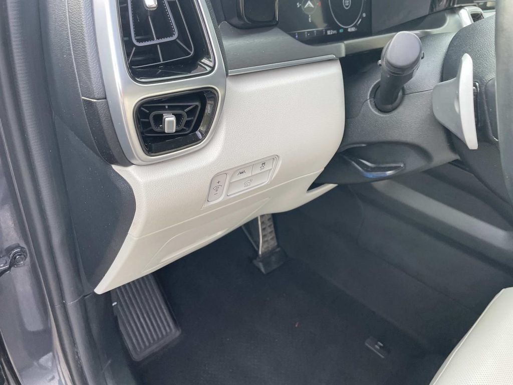 Used 2023 Kia Sorento SX Prestige w/ Panoramic Sunroof Package AWD/4WD image 21