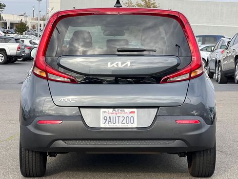 Used 2022 Kia Soul LX image 8