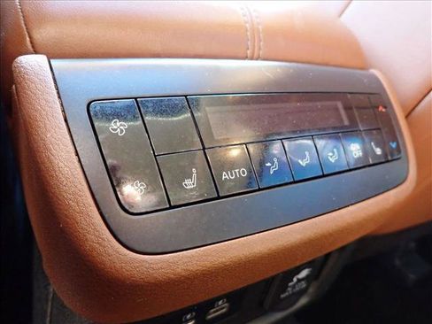 Used 2022 Nissan Pathfinder Platinum image 11