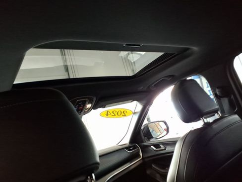 Used 2024 Jeep Grand Cherokee Altitude image 14