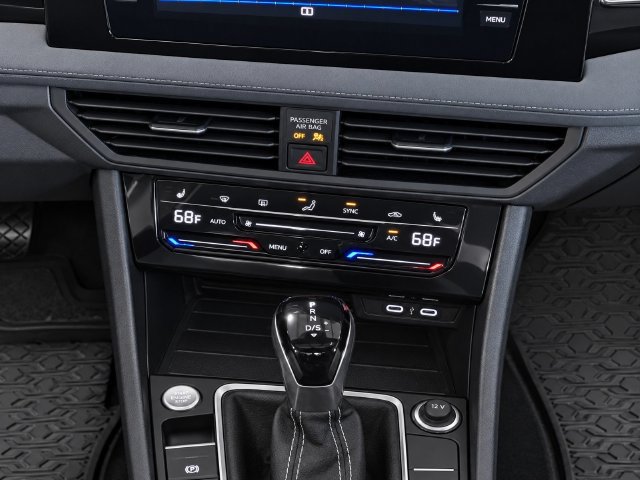 Used 2025 Volkswagen Jetta SE FWD image 12