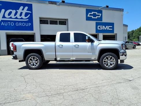 Used 2017 GMC Sierra 1500 SLT w/ SLT Premium Package AWD/4WD image 11