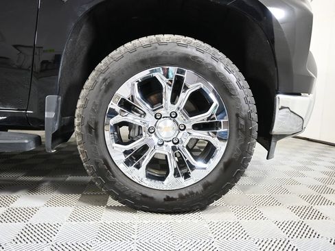 Used 2025 Chevrolet Silverado 1500 LTZ AWD/4WD image 11