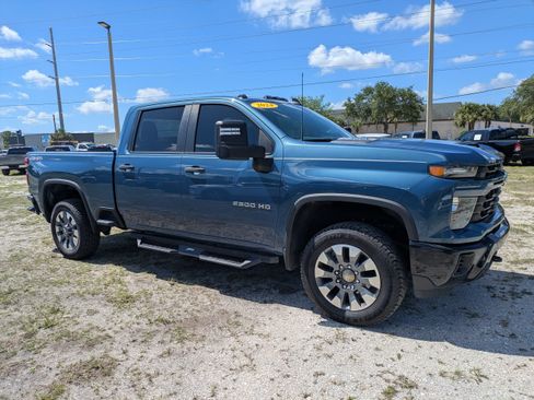 Used 2024 Chevrolet Silverado 2500 Custom w/ Custom Value Package AWD/4WD image 2