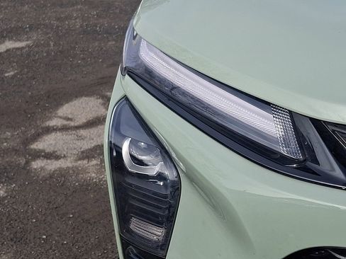 Used 2025 Chevrolet Trax ACTIV w/ Driver Confidence Package image 35