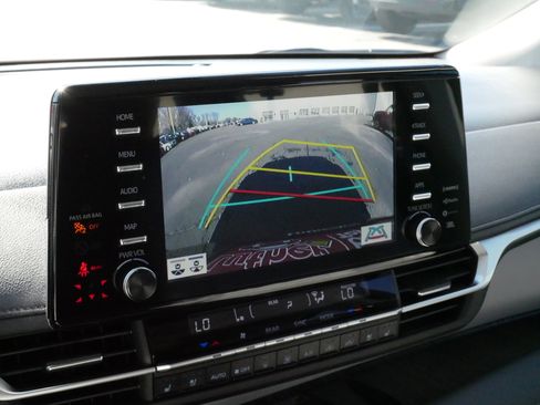 Certified 2023 Toyota Sienna Limited image 30