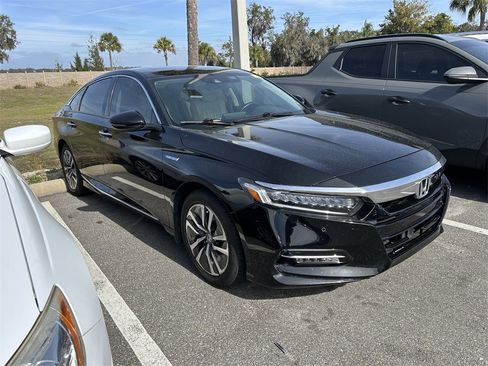 Used 2018 Honda Accord Touring image 6