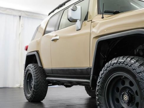 Used 2013 Toyota FJ Cruiser 4WD w/ Upgrade Pkg image 32