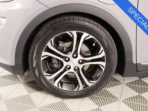 Used 2020 Chevrolet Bolt Premier w/ Infotainment Package image 17