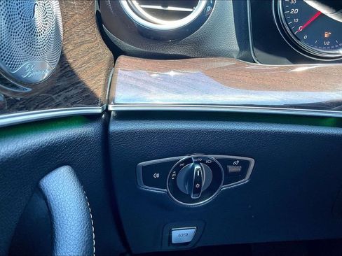 Used 2018 Mercedes-Benz E 400 4MATIC Sedan image 36