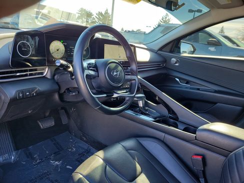 Used 2021 Hyundai Elantra Limited image 19