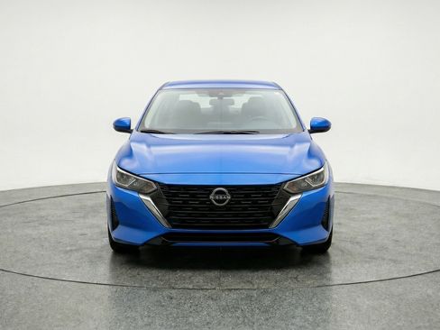 Used 2025 Nissan Sentra SV image 2