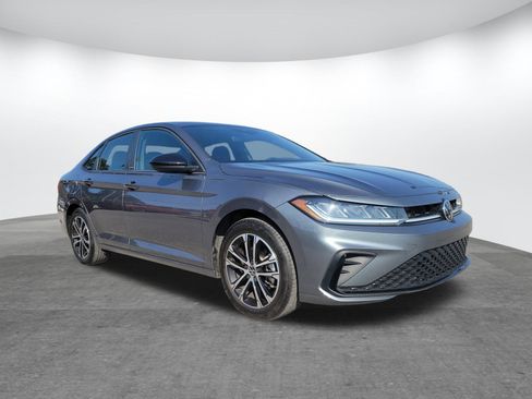 Used 2025 Volkswagen Jetta Sport image 17