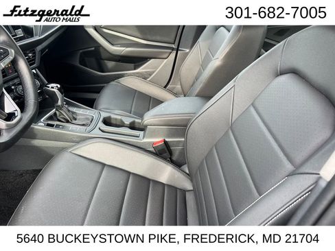 Used 2024 Volkswagen Jetta SE image 8