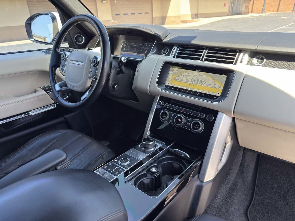 Used 2017 Land Rover Range Rover Supercharged AWD/4WD image 19