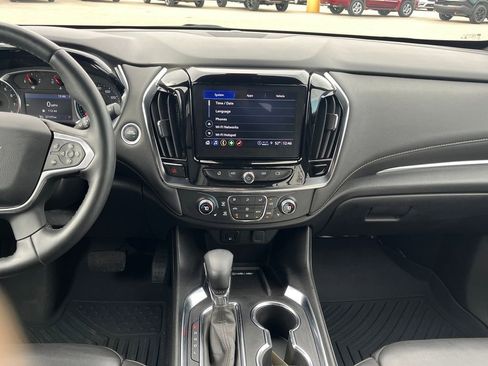 Used 2023 Chevrolet Traverse LT image 24