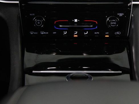 Used 2025 Jeep Grand Cherokee Laredo image 21