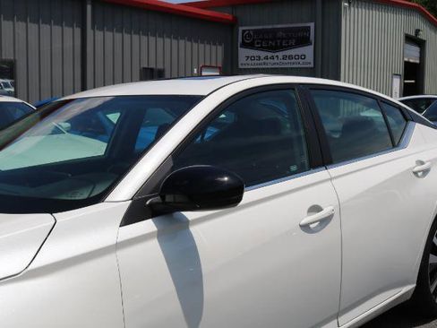 Used 2020 Nissan Altima 2.5 SR w/ Premium Package FWD image 4