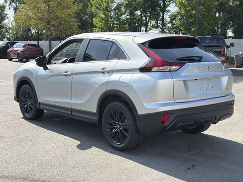 Used 2024 Mitsubishi Eclipse Cross LE AWD/4WD image 11