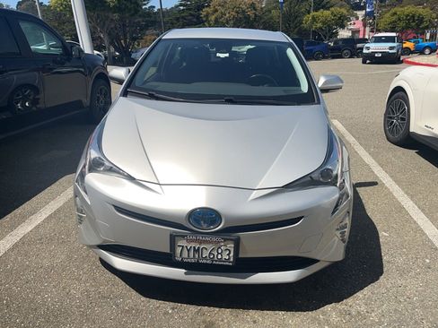 Used 2017 Toyota Prius Three Touring FWD image 2