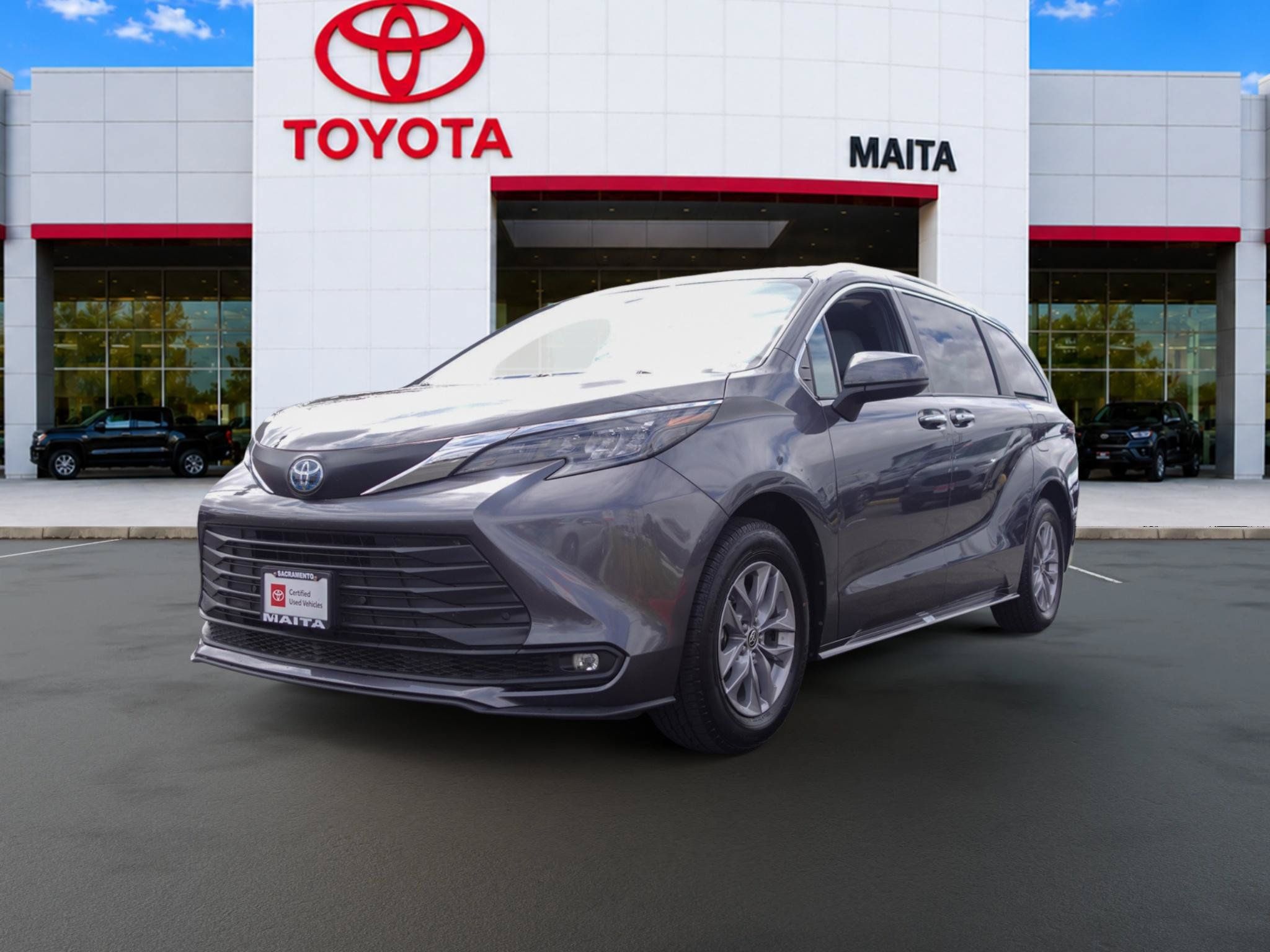 Certified 2025 Toyota Sienna XLE FWD image 7
