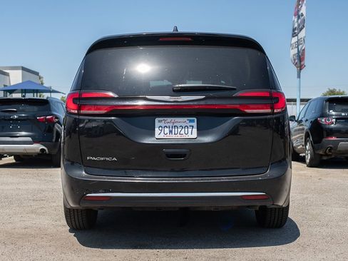 Used 2022 Chrysler Pacifica Touring-L image 4