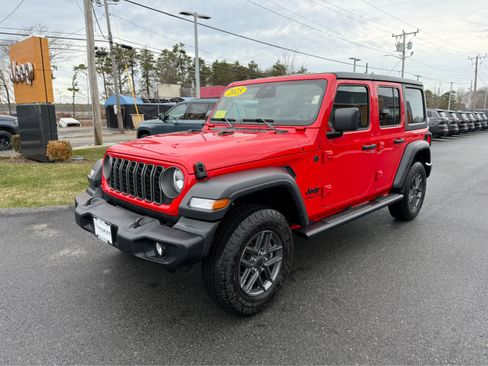 Used 2025 Jeep Wrangler Sport S image 4