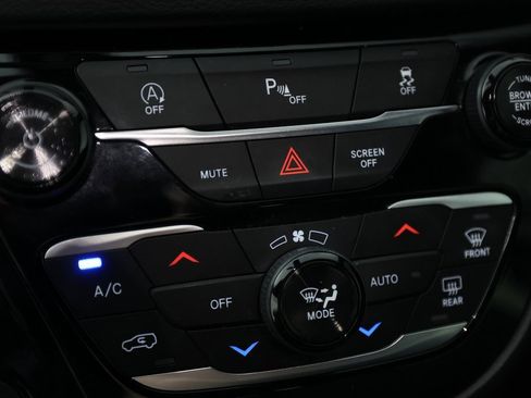 Used 2018 Chrysler Pacifica Touring Plus w/ S Appearance Package image 28