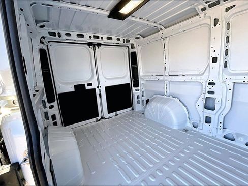 Used 2024 RAM ProMaster 2500 w/ Convenience Group image 25