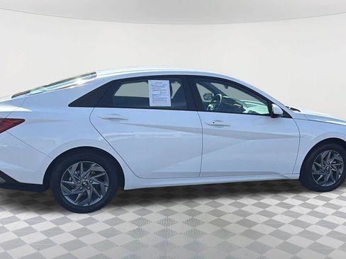 Used 2024 Hyundai Elantra SEL FWD image 4