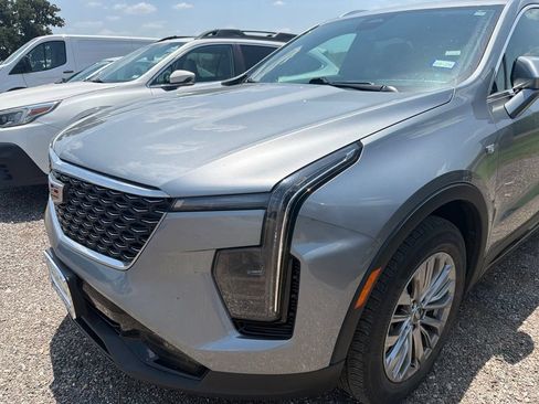 Used 2025 Cadillac XT4 Premium Luxury FWD image 4