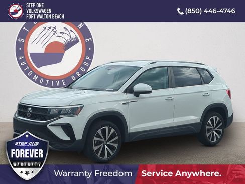 Certified 2022 Volkswagen Taos SE FWD image 1