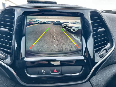 Used 2019 Jeep Cherokee Limited image 19