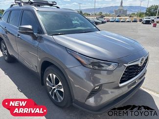 Used 2022 Toyota Highlander XLE AWD/4WD video 1