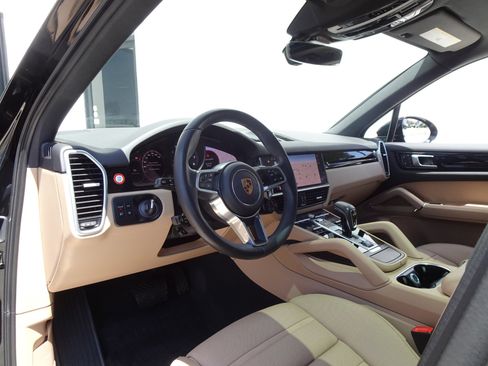 Used 2023 Porsche Cayenne AWD/4WD image 11
