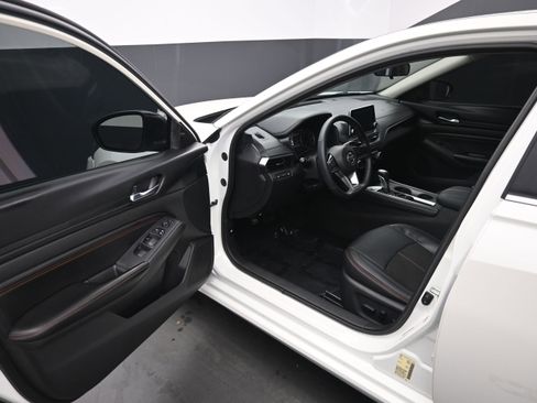 Used 2021 Nissan Altima 2.5 SR w/ SR Premium Package FWD image 15