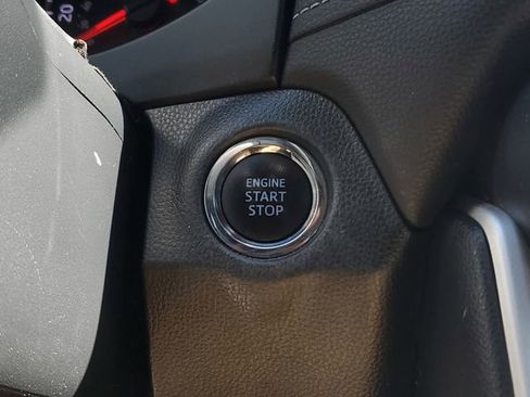 Used 2020 Toyota RAV4 XLE w/ All Weather Liner Package FWD image 31
