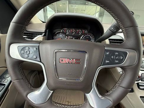 Used 2015 GMC Yukon XL SLT RWD image 25