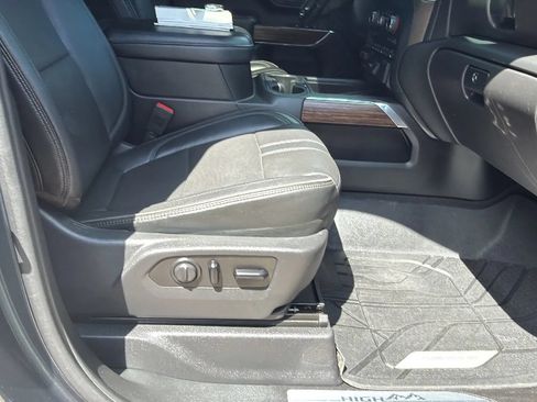 Used 2020 Chevrolet Silverado 2500 High Country w/ Technology Package AWD/4WD image 17