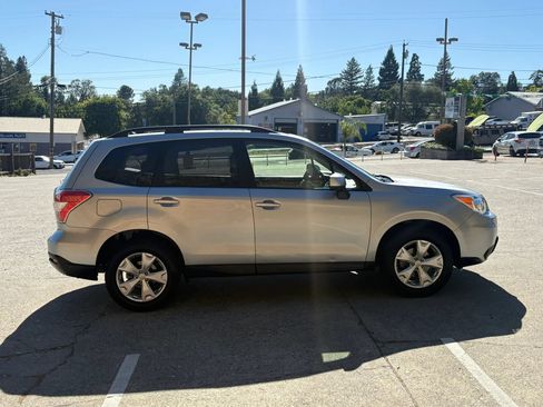 Used 2014 Subaru Forester 2.5i Premium w/ All-Weather Package AWD/4WD image 8