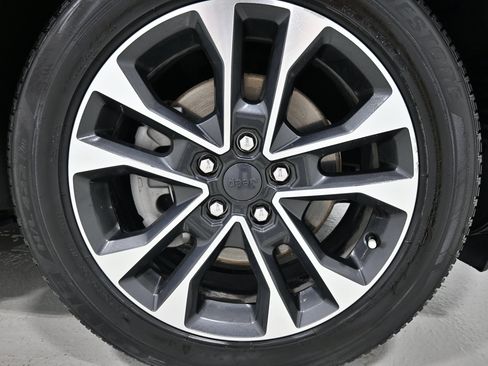 Used 2021 Jeep Grand Cherokee L Overland w/ Luxury Tech Group IV AWD/4WD image 48