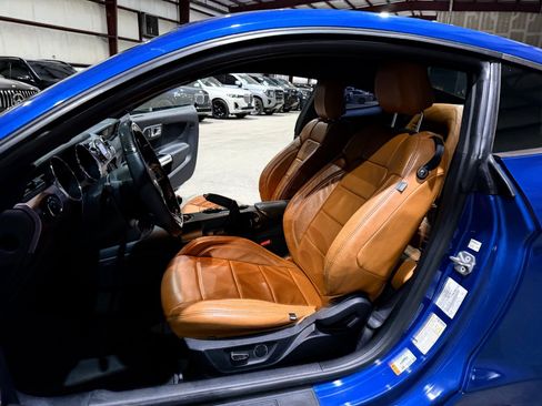 Used 2017 Ford Mustang GT w/ Black Accent Package RWD image 14