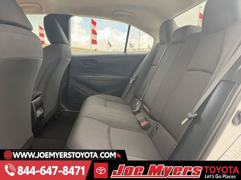 Used 2025 Toyota Corolla LE image 27