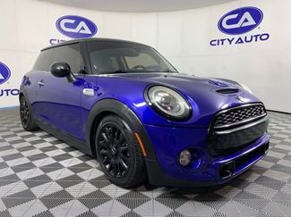 Used 2019 MINI Cooper S w/ Premium Package FWD video 1