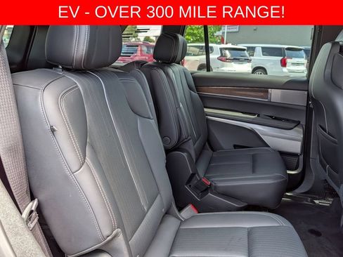 Used 2026 Cadillac Vistiq Sport w/ LPO, Floor Liner Package AWD/4WD image 22